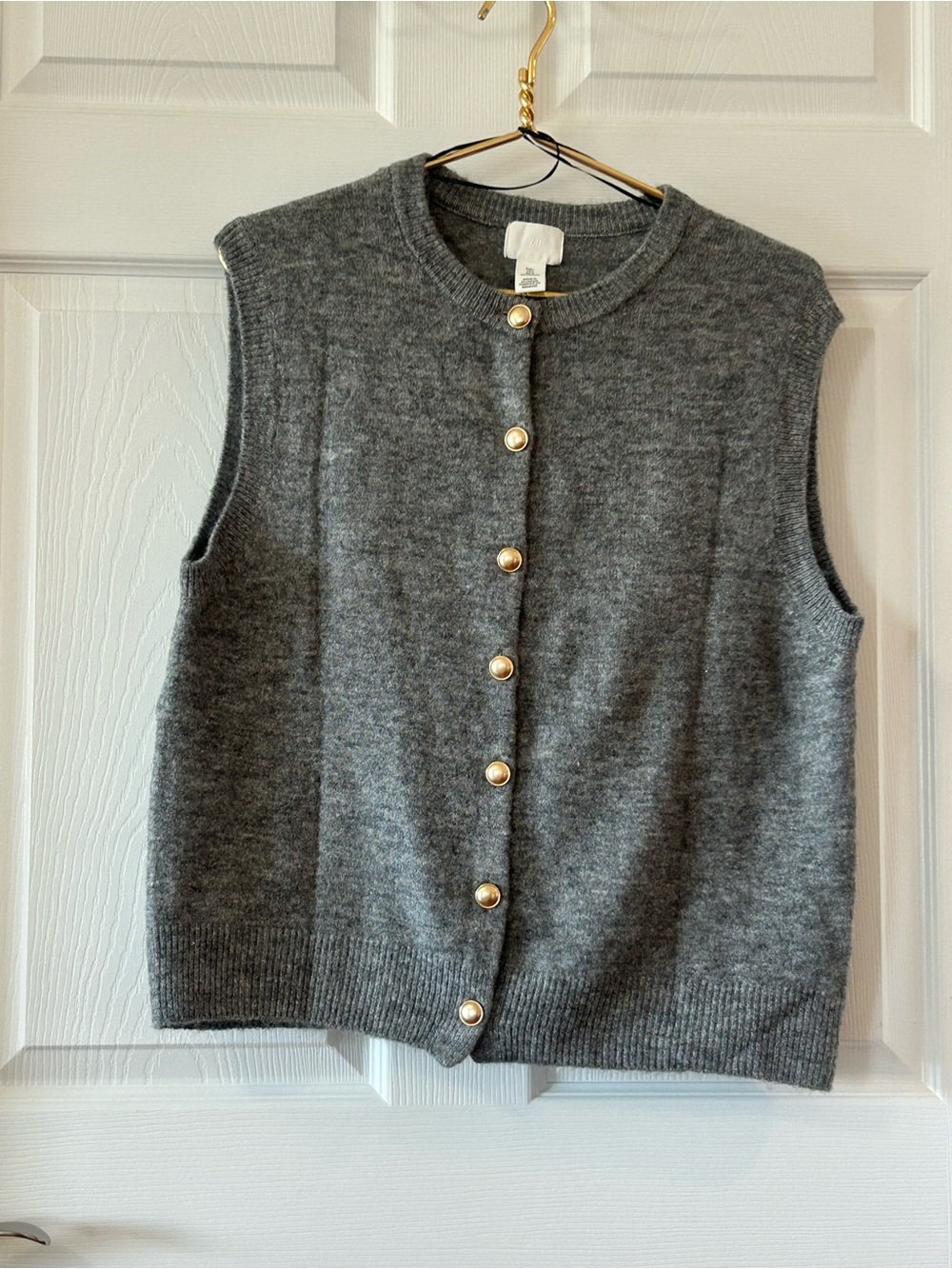 NWOT H&M Sleeveless  Button-Front Sweater Vest